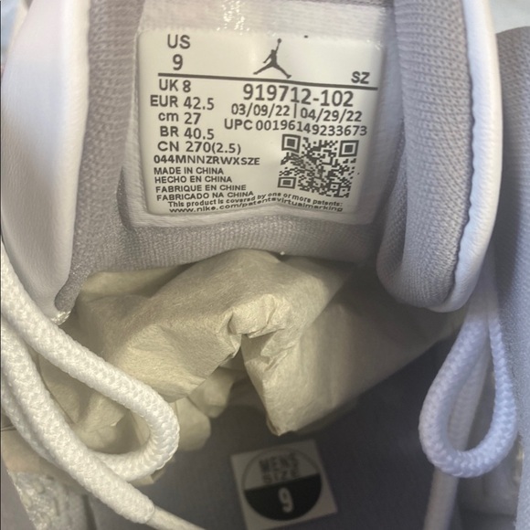 Air Jordans 11 Retro Low IE Men's SZ 9 Sneakers Gray Beige & White NWOT (no box) - Picture 7 of 7